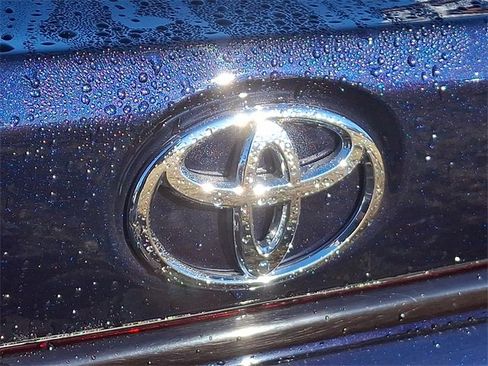 Used 2022 Toyota Corolla LE image 30