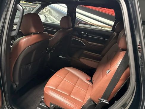 Used 2023 Kia Telluride EX w/ EX Captain's Chair Package AWD/4WD image 15