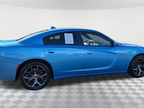 Used 2015 Dodge Charger SXT RWD image 4