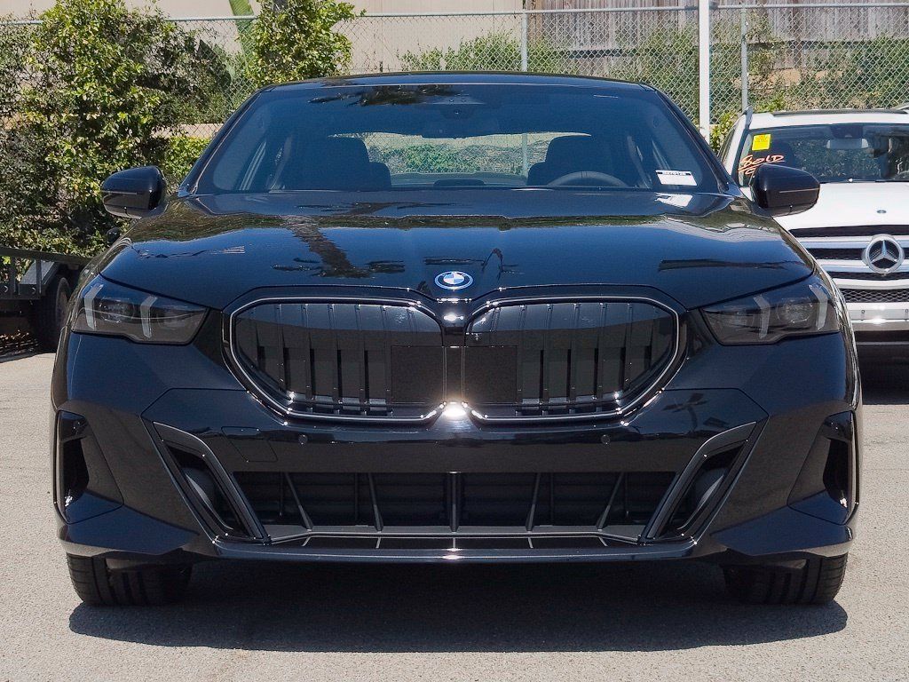 New 2027 BMW 550e xDrive w/ Premium Package AWD/4WD image 2