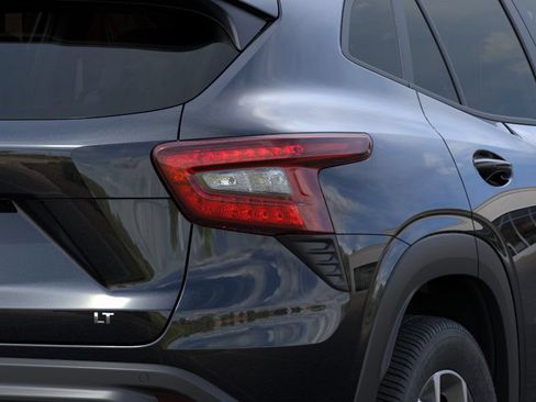New 2025 Chevrolet Trax LT w/ Sunroof Package FWD image 35