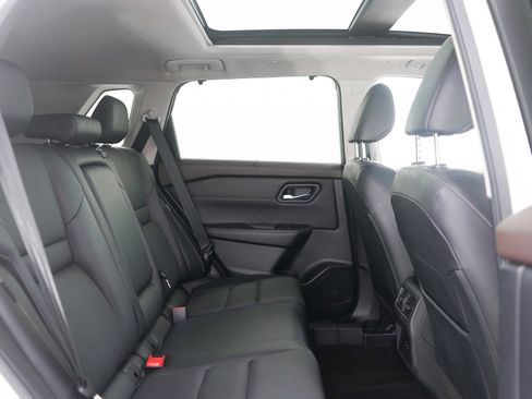 Used 2023 Nissan Rogue SV w/ SV Premium B Package image 12