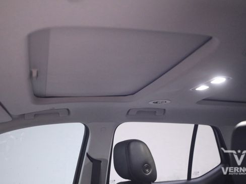 Used 2019 Chevrolet Traverse RS image 14