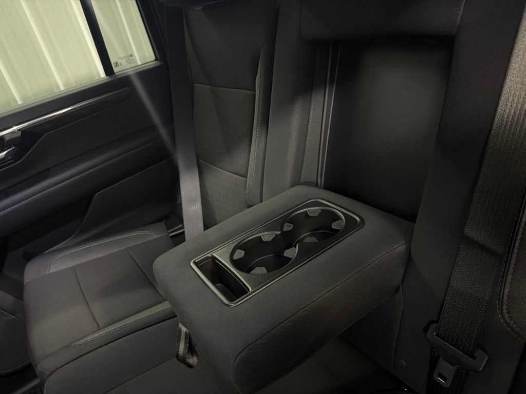 Used 2025 Chevrolet Suburban LS RWD image 16