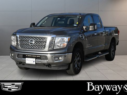 Used 2018 Nissan Titan SV w/ SV Convenience Package image 1