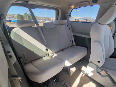 Used 2013 Toyota Sienna LE w/ Towing Pkg image 29