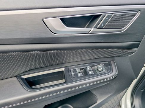 Used 2024 Volkswagen Atlas Cross Sport SE image 12