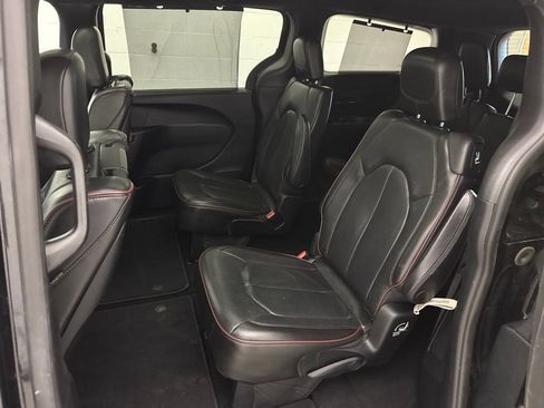Used 2020 Chrysler Pacifica Limited FWD image 53