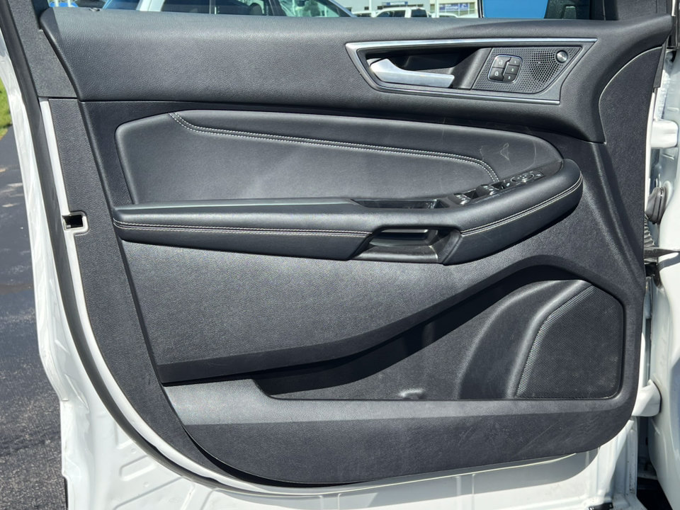 Used 2020 Ford Edge Titanium w/ Equipment Group 301A AWD/4WD image 15