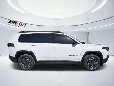 New 2026 Jeep Cherokee Laredo AWD/4WD image 2