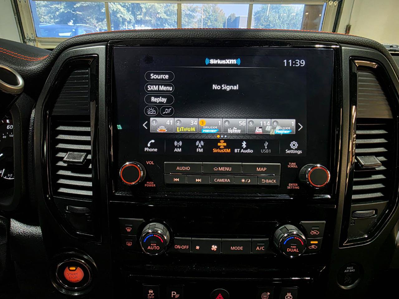 Used 2022 Nissan Titan PRO-4X w/ Pro-4x Convenience Package AWD/4WD image 33