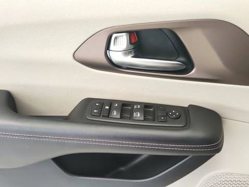 Used 2023 Chrysler Voyager LX FWD image 17