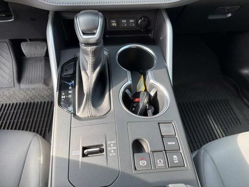 Used 2023 Toyota Highlander FWD image 30