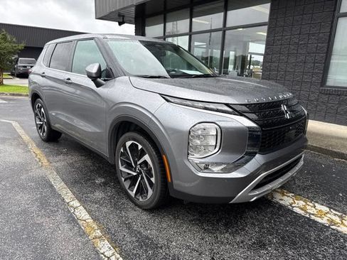 Used 2024 Mitsubishi Outlander SE FWD image 2