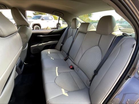 Used 2020 Toyota Camry SE image 18