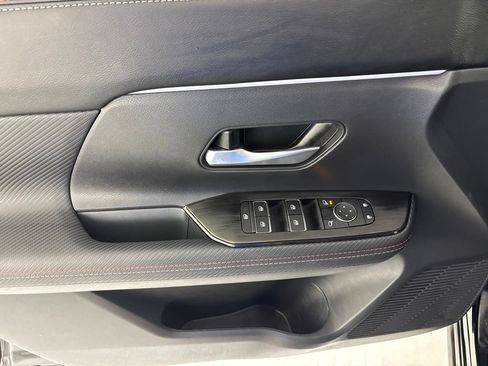 Certified 2025 Nissan Kicks SR FWD image 24