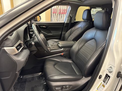 Used 2022 Toyota Highlander XLE image 30