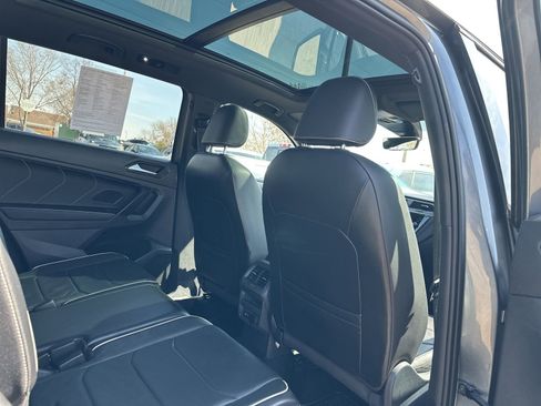 Certified 2022 Volkswagen Tiguan SEL R-Line image 31