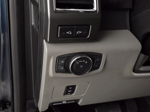 Used 2018 Ford F250 XLT w/ XLT Premium Package image 30