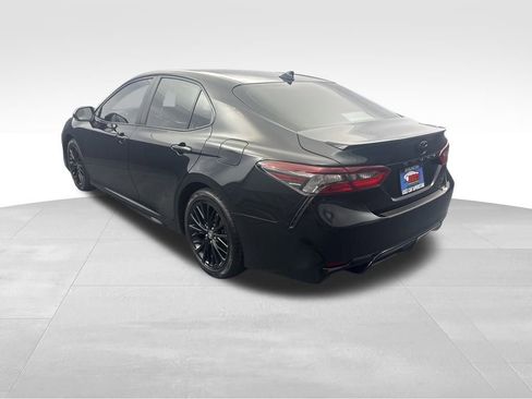 Used 2022 Toyota Camry SE image 5