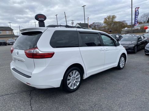 Used 2017 Toyota Sienna LE image 5