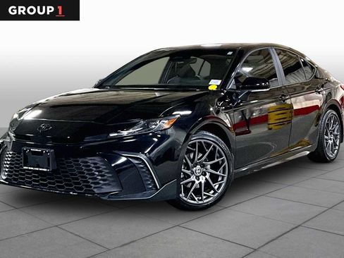 Used 2025 Toyota Camry SE AWD/4WD image 1