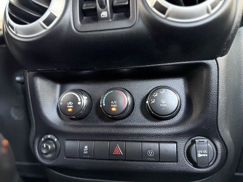 Used 2015 Jeep Wrangler Unlimited Rubicon w/ Max Tow Package image 27