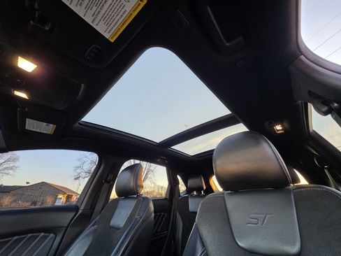 Used 2019 Ford Edge ST w/ Convenience Package image 5