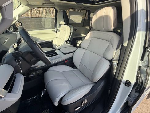 New 2026 Lincoln Navigator Reserve image 26