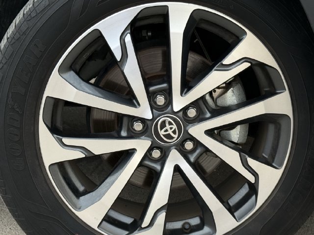 Used 2025 Toyota Corolla Cross XLE FWD image 9