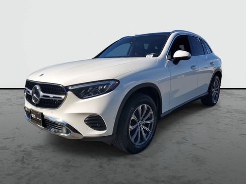 Used 2024 Mercedes-Benz GLC 300 image 2