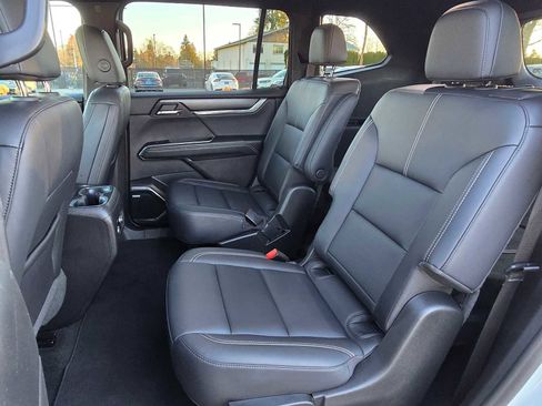 Used 2024 GMC Acadia Elevation image 17