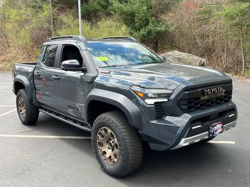 Used 2025 Toyota Tacoma 4x4 Double Cab Hybrid w/ Tow Tech Package image 7
