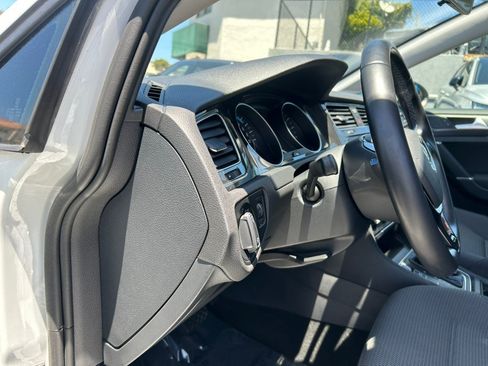 Used 2019 Volkswagen e-Golf SE w/ Driver Assistance Package FWD image 14