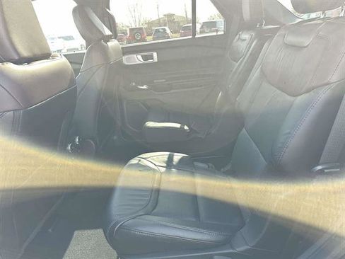 Used 2022 Ford Explorer Platinum w/ Equipment Group 601A image 13