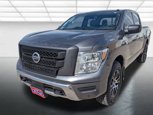 Used 2021 Nissan Titan SV w/ SV Convenience Package image 26