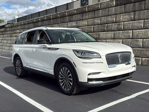 Used 2023 Lincoln Aviator Reserve w/ Elements Package Plus AWD/4WD image 2