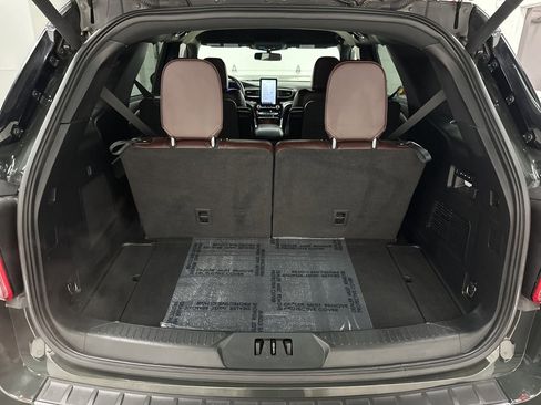 Used 2023 Ford Explorer Platinum w/ Premium Technology Package image 37