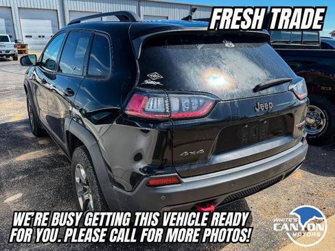 Used 2019 Jeep Cherokee Trailhawk AWD/4WD image 3