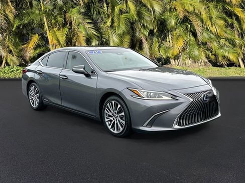 Used 2019 Lexus ES 300h w/ Premium Package image 2