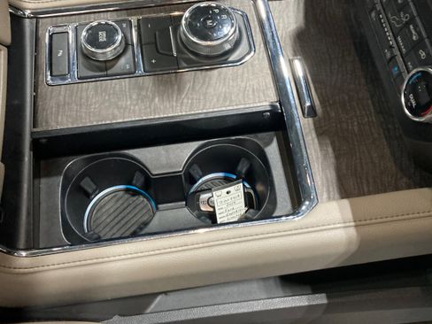 Used 2019 Ford Expedition Limited w/ Equipment Group 301A image 7