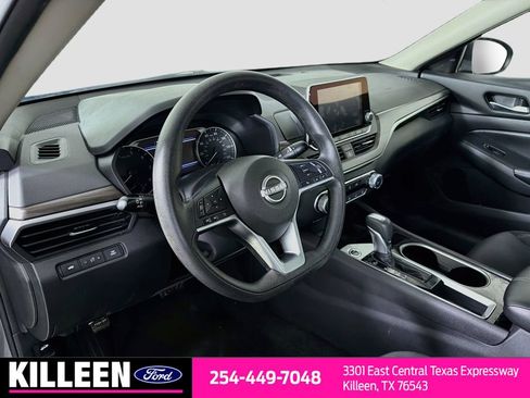 Used 2024 Nissan Altima 2.5 SV FWD image 11