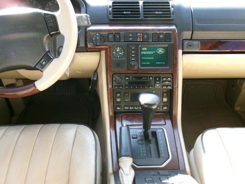 Used 2002 Land Rover Range Rover HSE image 16