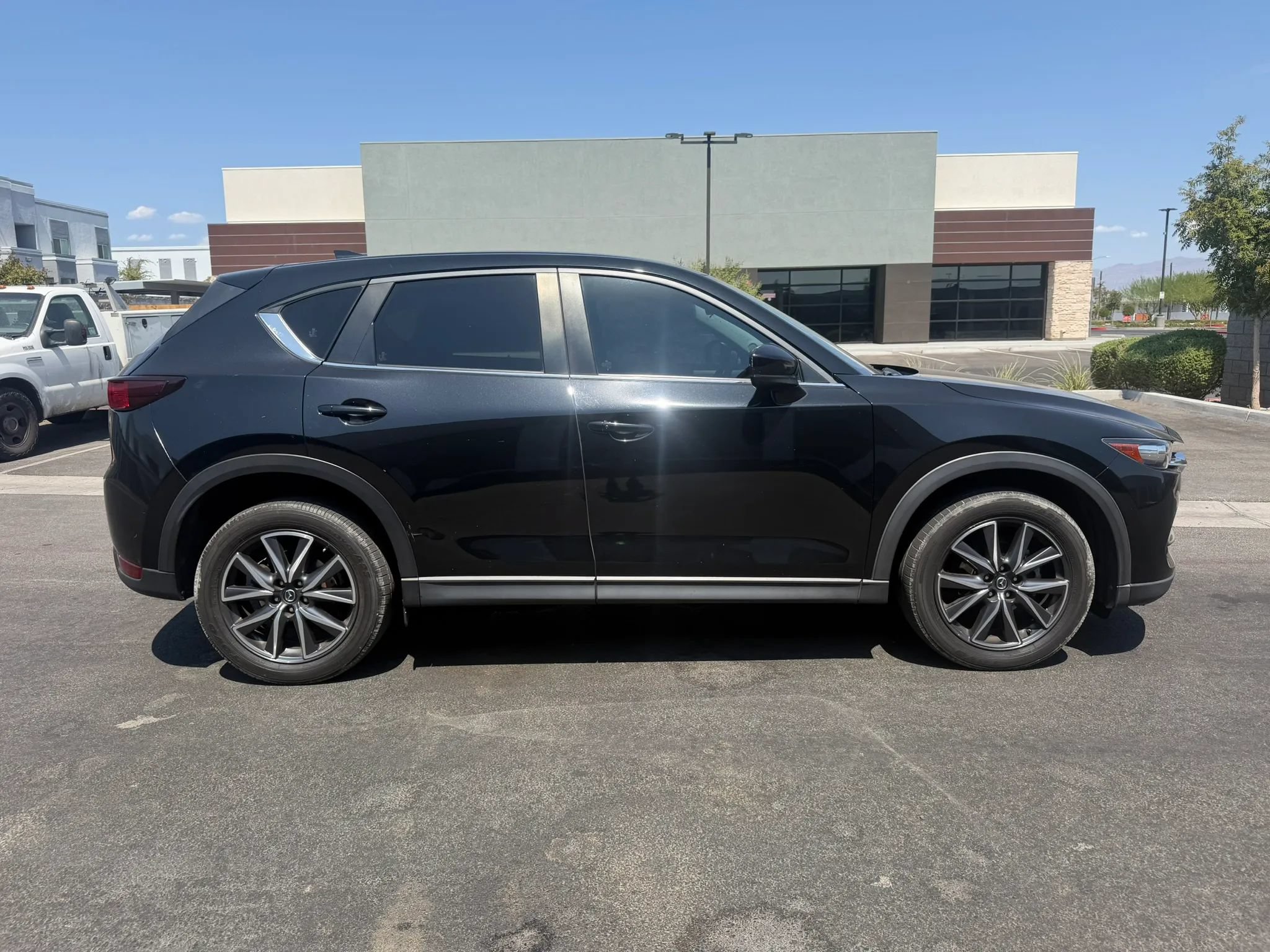 Used 2018 MAZDA CX-5 Touring FWD image 6