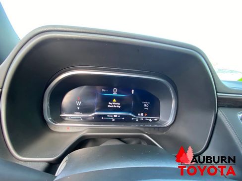 Used 2023 Chevrolet Suburban Z71 w/ Luxury Package AWD/4WD image 47