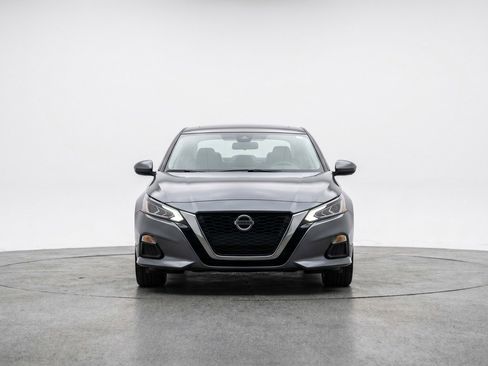 Used 2025 Nissan Altima 2.5 SV FWD image 2