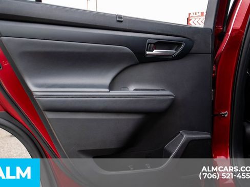 Used 2023 Toyota Highlander XSE image 19
