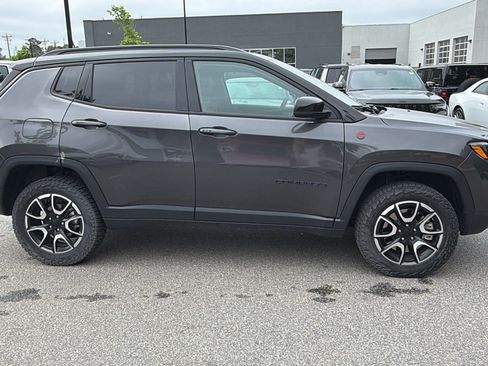 Used 2024 Jeep Compass Trailhawk AWD/4WD image 7