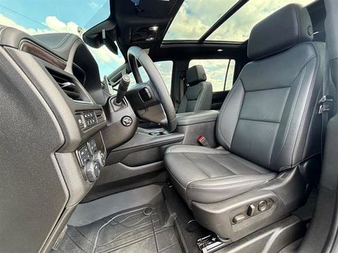 Used 2024 Chevrolet Suburban Z71 w/ Luxury Package image 31