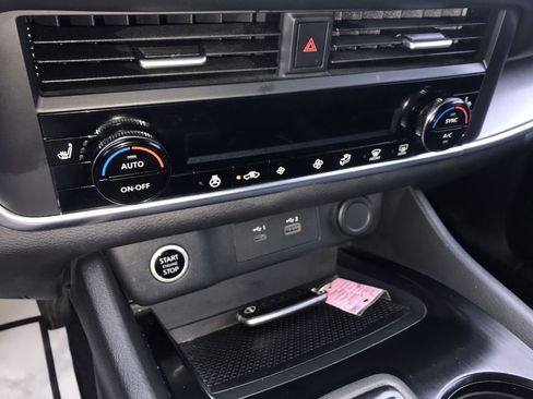 Used 2023 Nissan Rogue SV w/ SV Premium B Package image 18